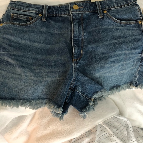 ladies NWT denim shorts. - Picture 4 of 5